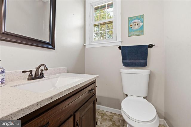 1828 N EDEN RD, Lancaster, PA 17601