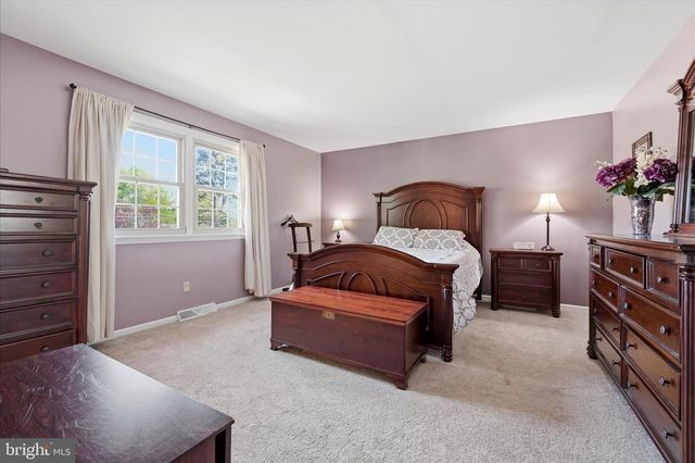 1828 N EDEN RD, Lancaster, PA 17601