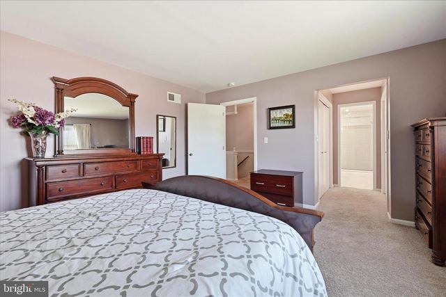 1828 N EDEN RD, Lancaster, PA 17601