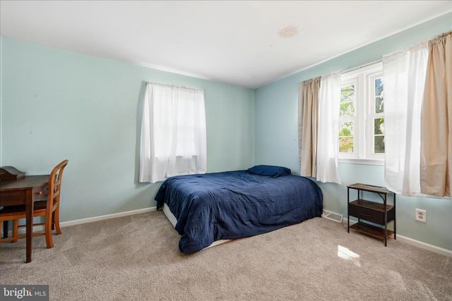 1828 N EDEN RD, Lancaster, PA 17601