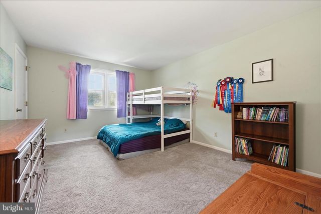 1828 N EDEN RD, Lancaster, PA 17601