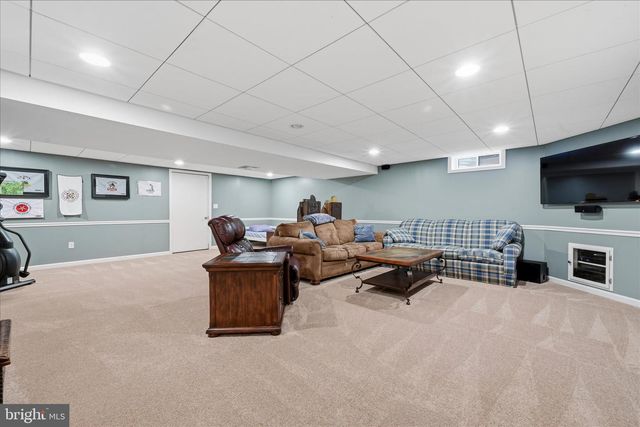 1828 N EDEN RD, Lancaster, PA 17601