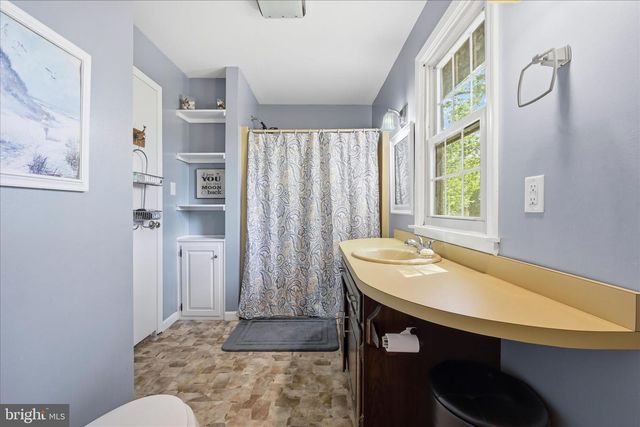 1828 N EDEN RD, Lancaster, PA 17601