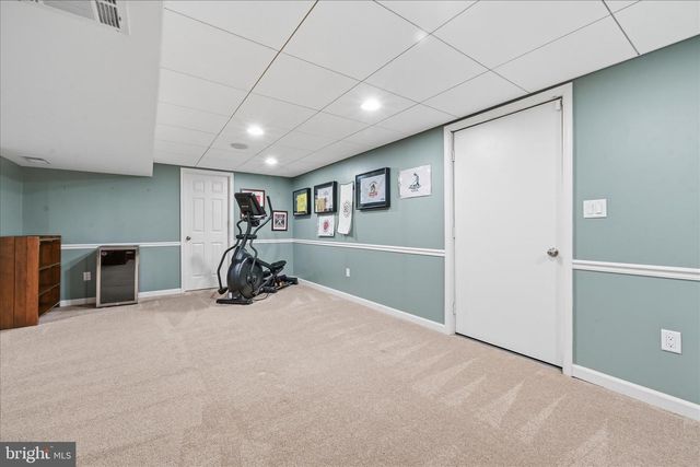 1828 N EDEN RD, Lancaster, PA 17601