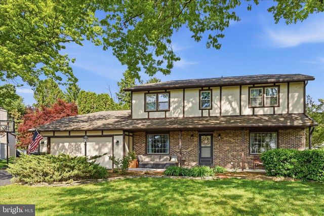 1828 N EDEN RD, Lancaster, PA 17601