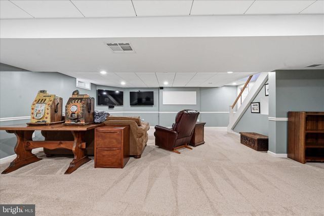 1828 N EDEN RD, Lancaster, PA 17601