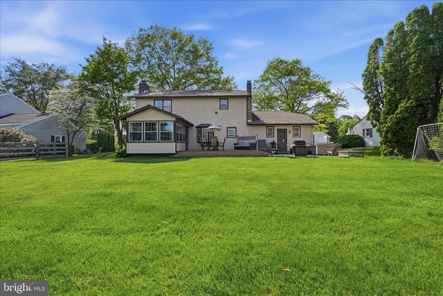 1828 N EDEN RD, Lancaster, PA 17601