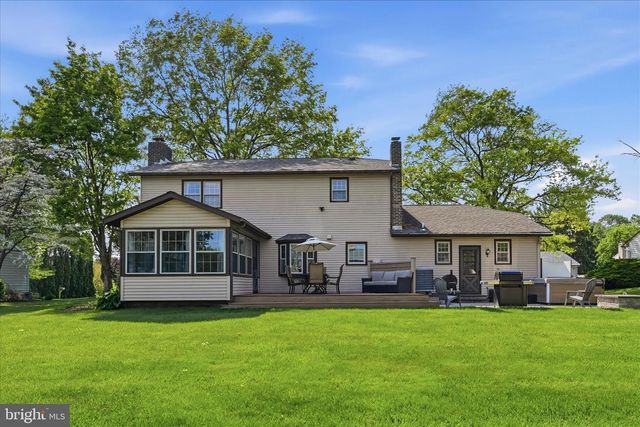 1828 N EDEN RD, Lancaster, PA 17601