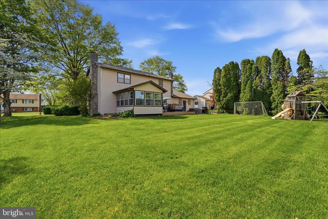 1828 N EDEN RD, Lancaster, PA 17601