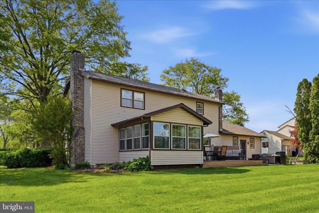 1828 N EDEN RD, Lancaster, PA 17601