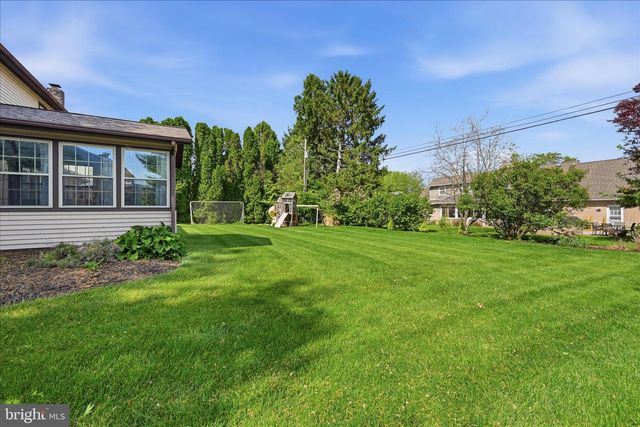 1828 N EDEN RD, Lancaster, PA 17601