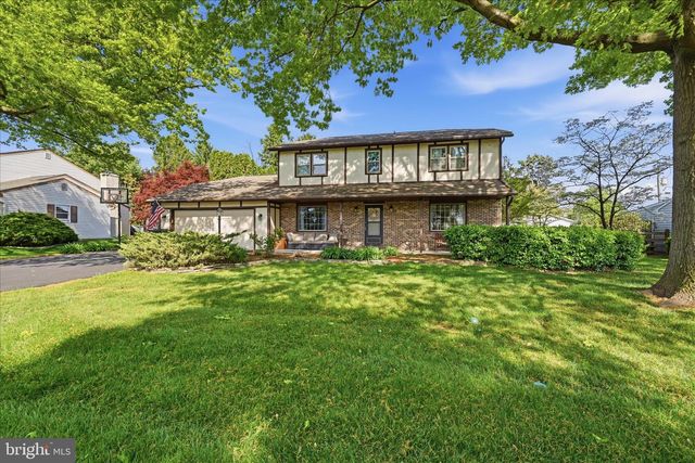 1828 N EDEN RD, Lancaster, PA 17601