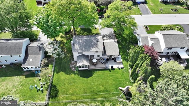 1828 N EDEN RD, Lancaster, PA 17601