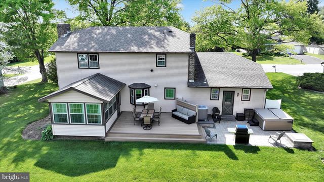 1828 N EDEN RD, Lancaster, PA 17601