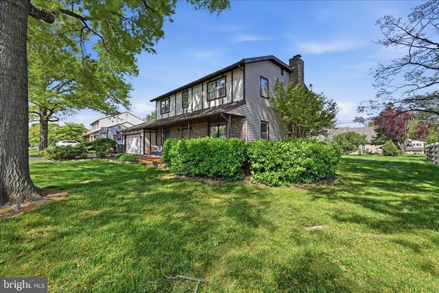 1828 N EDEN RD, Lancaster, PA 17601