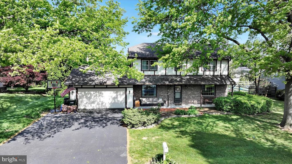 1828 N EDEN RD, Lancaster, PA 17601