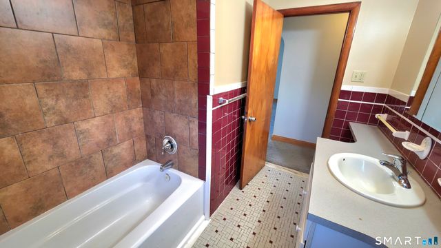 32 Post Street, Waterbury, CT 06706