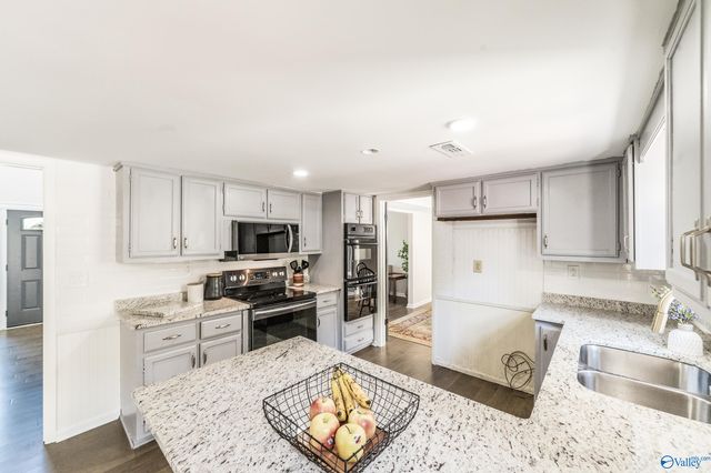 7710 Shadow Bend Drive SE, Huntsville, AL 35802