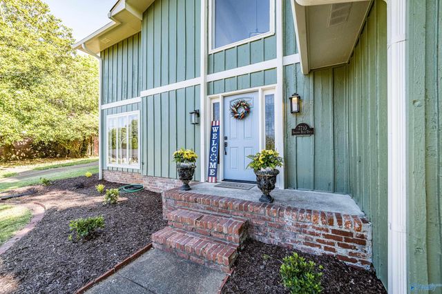 7710 Shadow Bend Drive SE, Huntsville, AL 35802