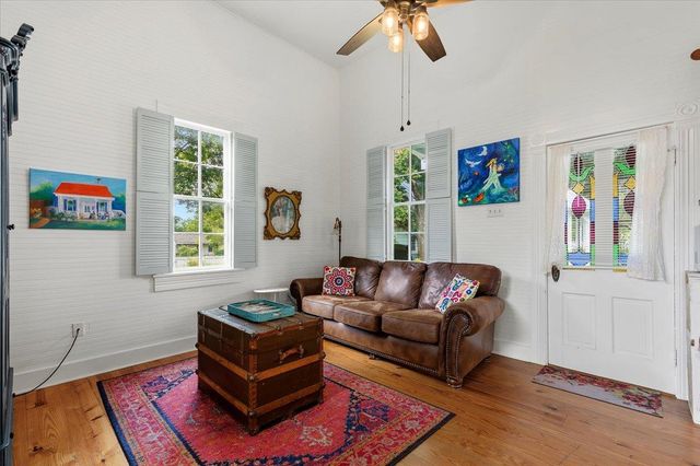 702 E Main ST, Round Rock, TX 78664