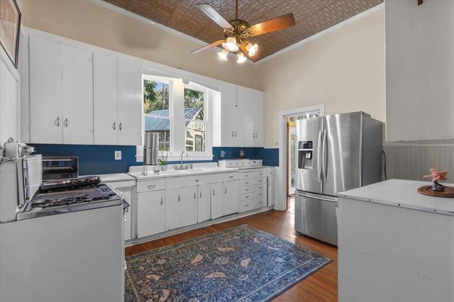 702 E Main ST, Round Rock, TX 78664