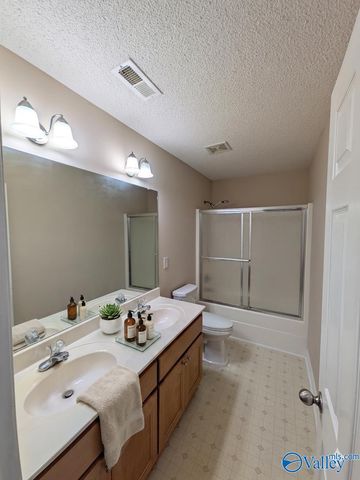 102 W Kilburn Circle W, Madison, AL 35758