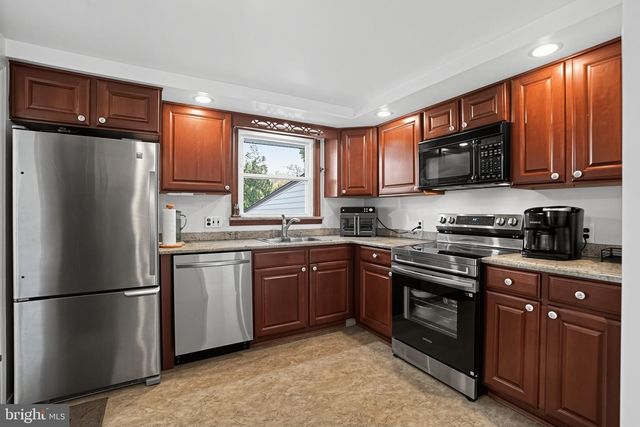 27 N MARMIC DR, Southampton, PA 18966