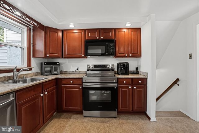 27 N MARMIC DR, Southampton, PA 18966