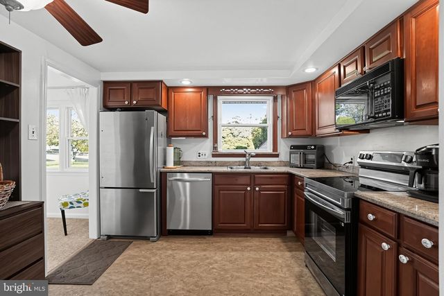 27 N MARMIC DR, Southampton, PA 18966