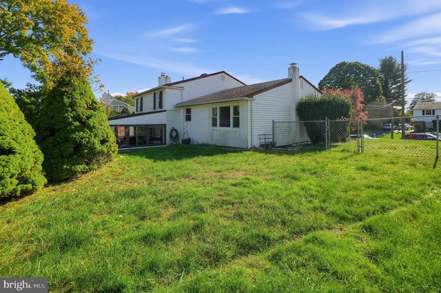 27 N MARMIC DR, Southampton, PA 18966