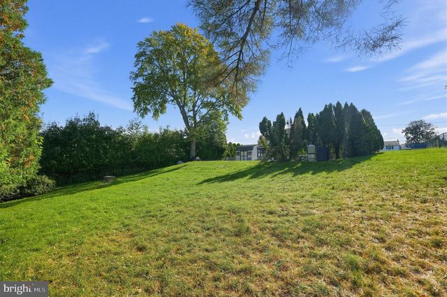 27 N MARMIC DR, Southampton, PA 18966
