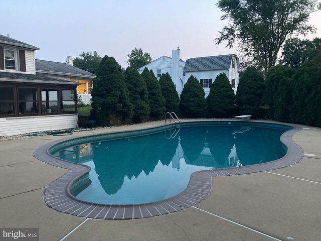 27 N MARMIC DR, Southampton, PA 18966