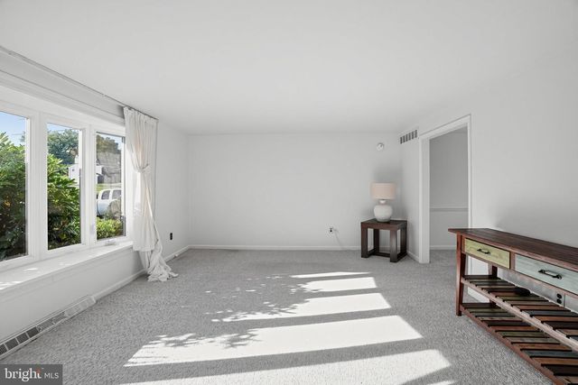 27 N MARMIC DR, Southampton, PA 18966