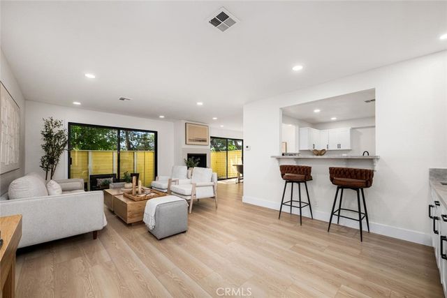 6013 Loynes, Long Beach, CA 90803