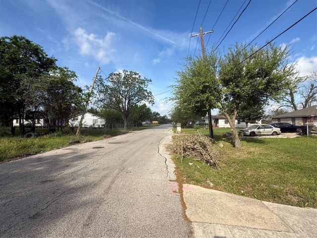 7825 Pardee Street, Houston, TX 77028