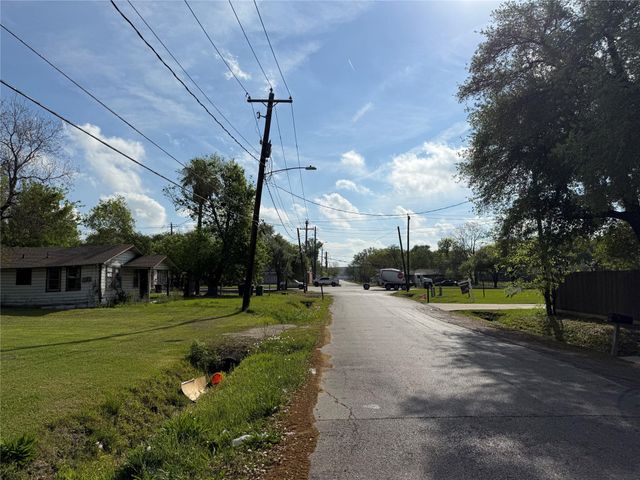 7825 Pardee Street, Houston, TX 77028