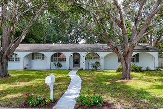 2912 PINECREST WAY, Sarasota, FL 34239