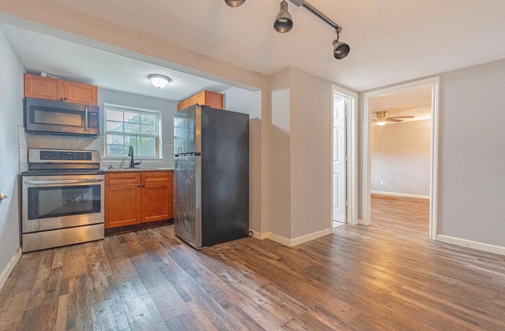 4206 Walker Street B, Houston, TX 77023