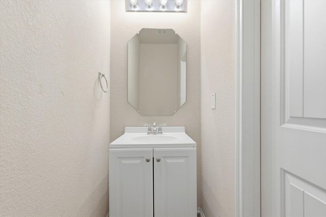 832 Clear Creek Drive, Desoto, TX 75115