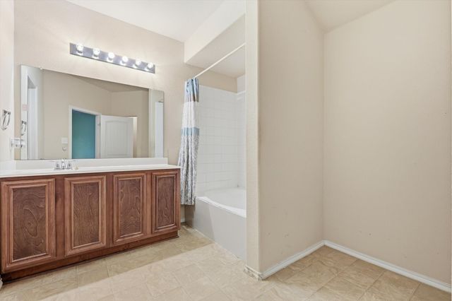 832 Clear Creek Drive, Desoto, TX 75115