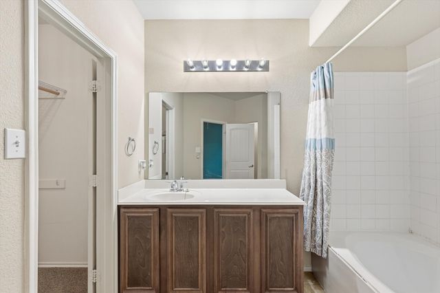 832 Clear Creek Drive, Desoto, TX 75115