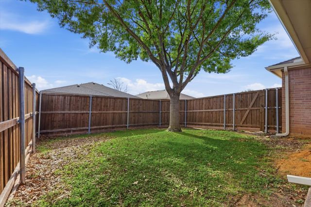 832 Clear Creek Drive, Desoto, TX 75115