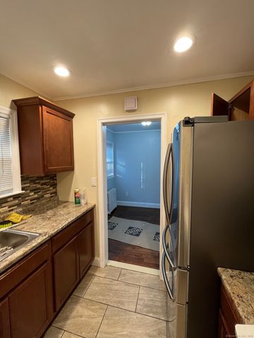 95 Middle Turnpike West APT B4, Manchester, CT 06040