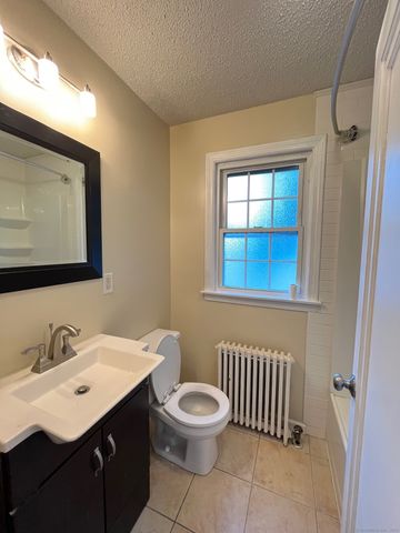 95 Middle Turnpike West APT B4, Manchester, CT 06040