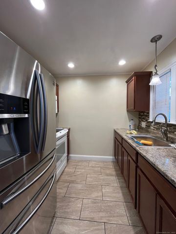 95 Middle Turnpike West APT B4, Manchester, CT 06040