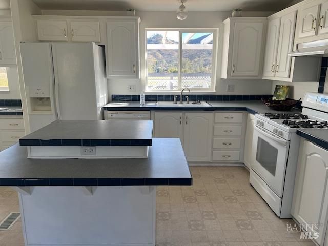 2342 River View Rd, Clearlake Oaks, CA 95423