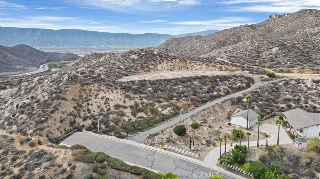 9 Via Del Lago, Lake Elsinore, CA 92532