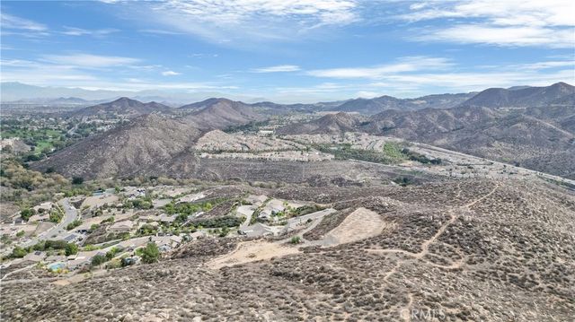 9 Via Del Lago, Lake Elsinore, CA 92532