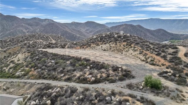 9 Via Del Lago, Lake Elsinore, CA 92532