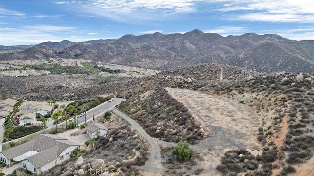 9 Via Del Lago, Lake Elsinore, CA 92532